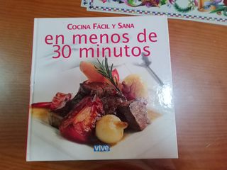 Variado de libros de cocina