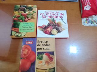 Variado de libros de cocina