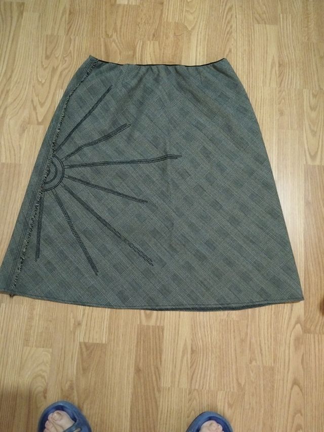 Falda de cuadros gris