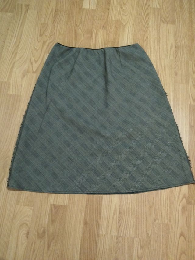 Falda de cuadros gris