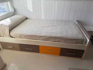 Cama individual con cajones