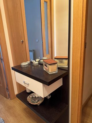 Mueble recibidor blanco y wengué