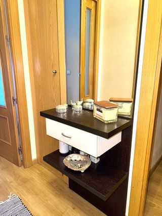 Mueble recibidor blanco y wengué