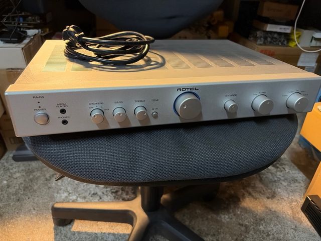 Rotel RA-04 amplificador