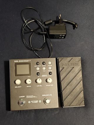 Pedalera NUX MG-300 Multiefectos Guitarra
