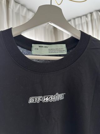 Off-White Camiseta Negra Logo Flecha Azul