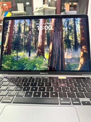 MacBook Pro 2020 256GB 8GB RAM Touch Bar