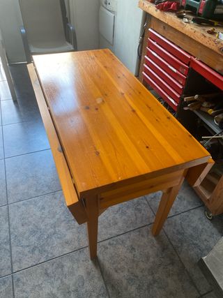 Mesa de pino macizo con cajones