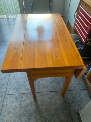 Mesa de pino macizo con cajones