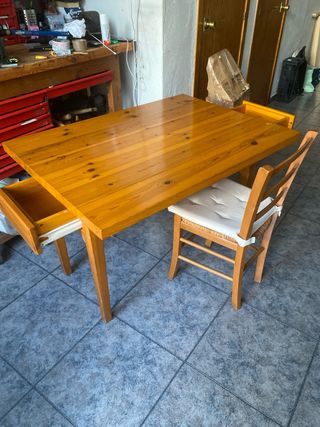 Mesa de pino macizo con cajones