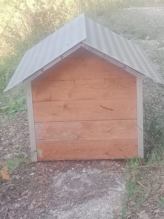 Caseta para perro con techo de aluminio