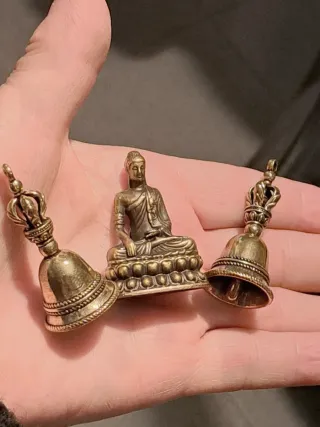  Buddha  shakyamuni in bronzo e 2 campane miniatur