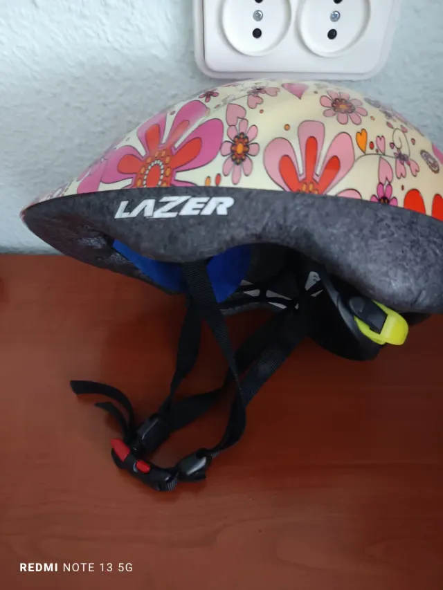 Casco Lazer flores ajustable bici/patines