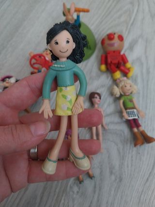 Set di vecchie figure e giocattoli