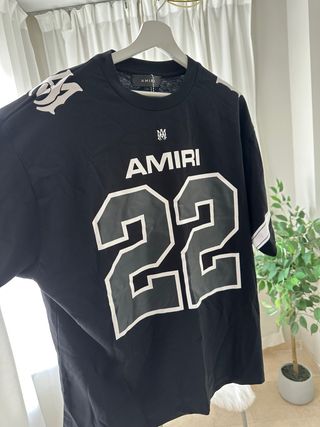 Camiseta AMIRI negra con número 22