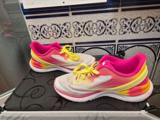 Deportivas Fila rosas y amarillas