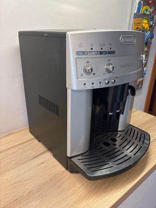 Cafetera DeLonghi Magnifica Automática