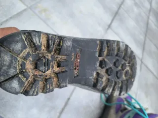 Botas de montaña Boreal grises y moradas