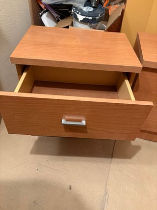 Mesitas de noche de madera y metal