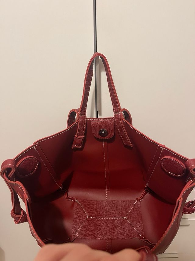 Bolso burdeous minimalista