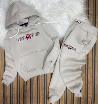 Chándal Tommy Hilfiger niño/niña beige
