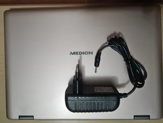 Medion AKOYA E2221T
