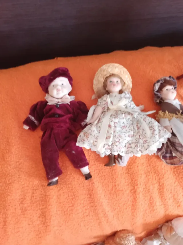 Colección de muñecas de porcelana
