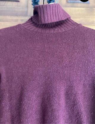 Jersey cuello alto burdeos Bershka