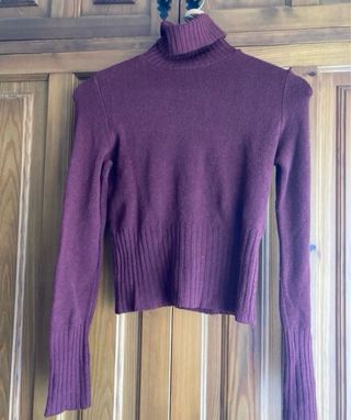 Jersey cuello alto burdeos Bershka