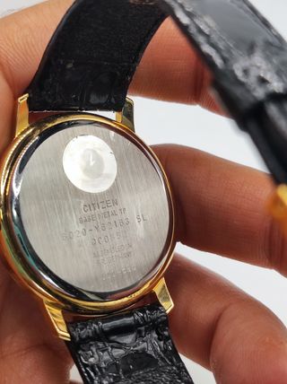 Reloj Citizen Vintage Dorado y Negro