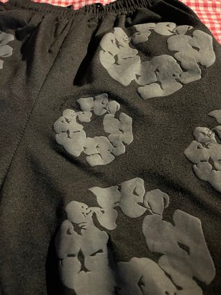 Pantalón de chándal negro con diseño