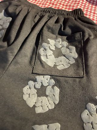 Pantalón de chándal negro con diseño