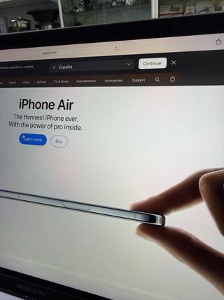 MacBook Pro 2020 13” i5 8GB RAM 256GB SSD