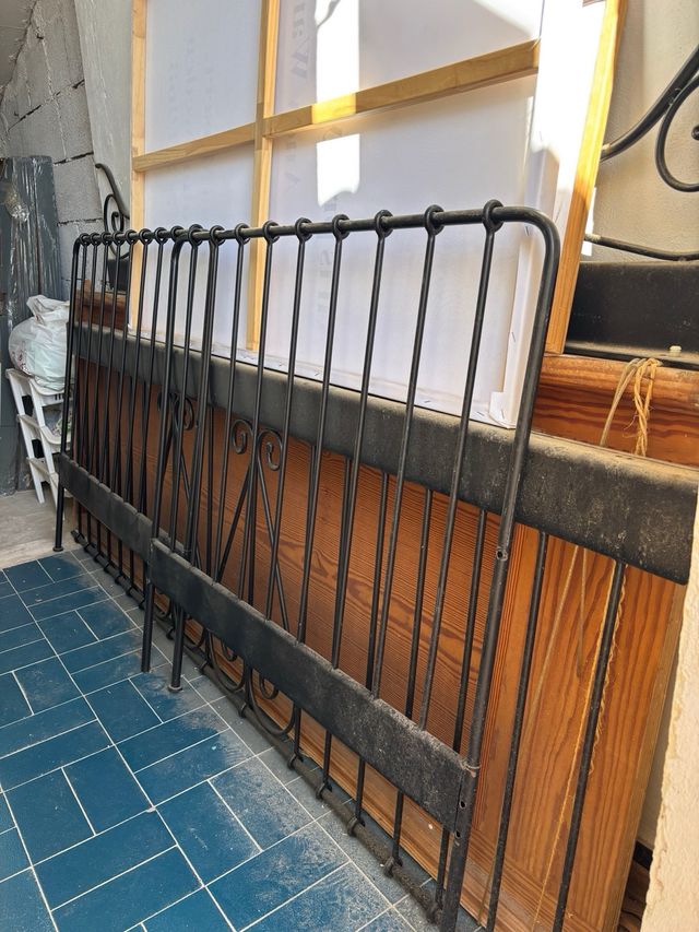 Cama Diván Metálico Negro Ikea