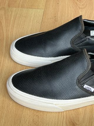 Zapatillas Vans 38, Slip-On cuero perforado Negro