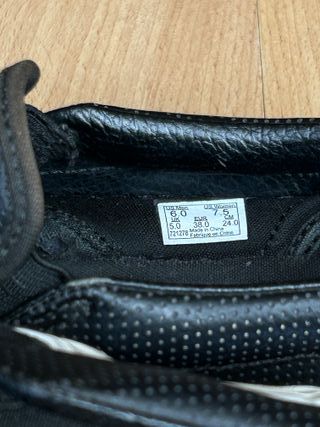 Zapatillas Vans 38, Slip-On cuero perforado Negro