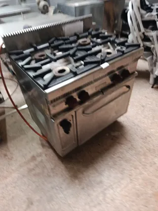 Cocina Industrial 4 Fuegos + Horno
658746091