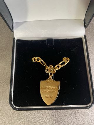 Colgante San Miguel Oro y Ónix