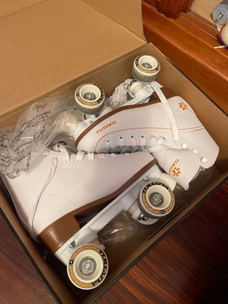 Patines 4 Ruedas Blancos y Marrones