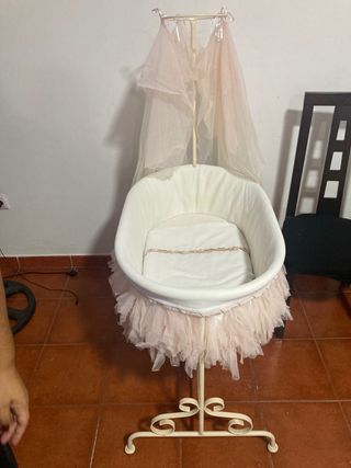 Mini Cuna con Dosel y Volantes Rosa