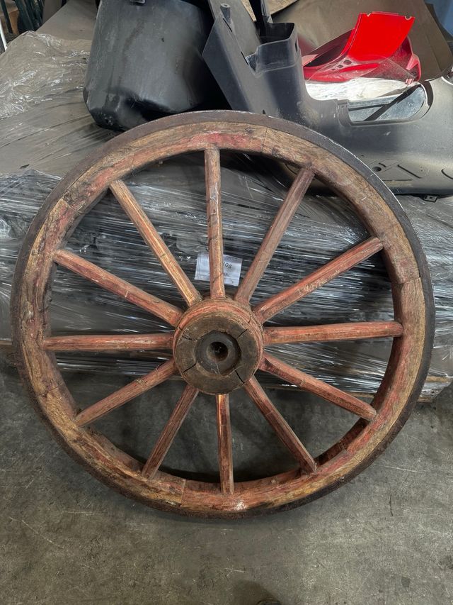 Rueda clásica madera y hierro