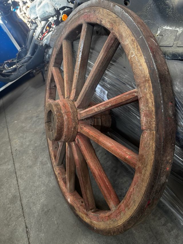 Rueda clásica madera y hierro