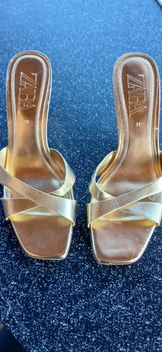 Sandalias Zara doradas talla 37
