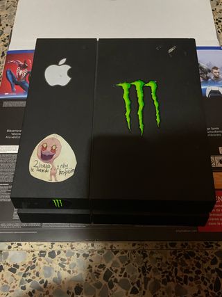 PS4 (PlayStation 4)