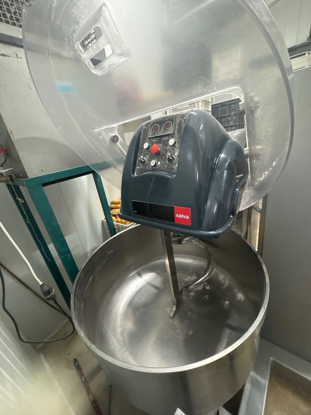 Amasadora Salva con Volquete