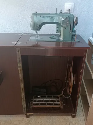 Máquina de coser Refrey