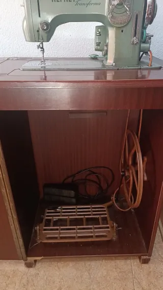 Máquina de coser Refrey