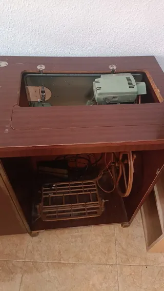 Máquina de coser Refrey