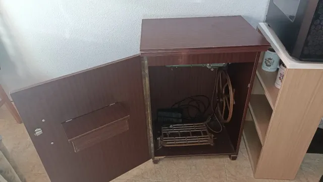 Máquina de coser Refrey