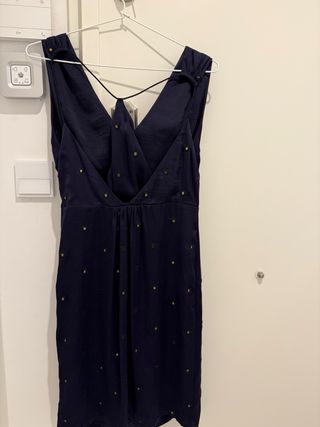Vestido midi azul con detalles incrustados metalic